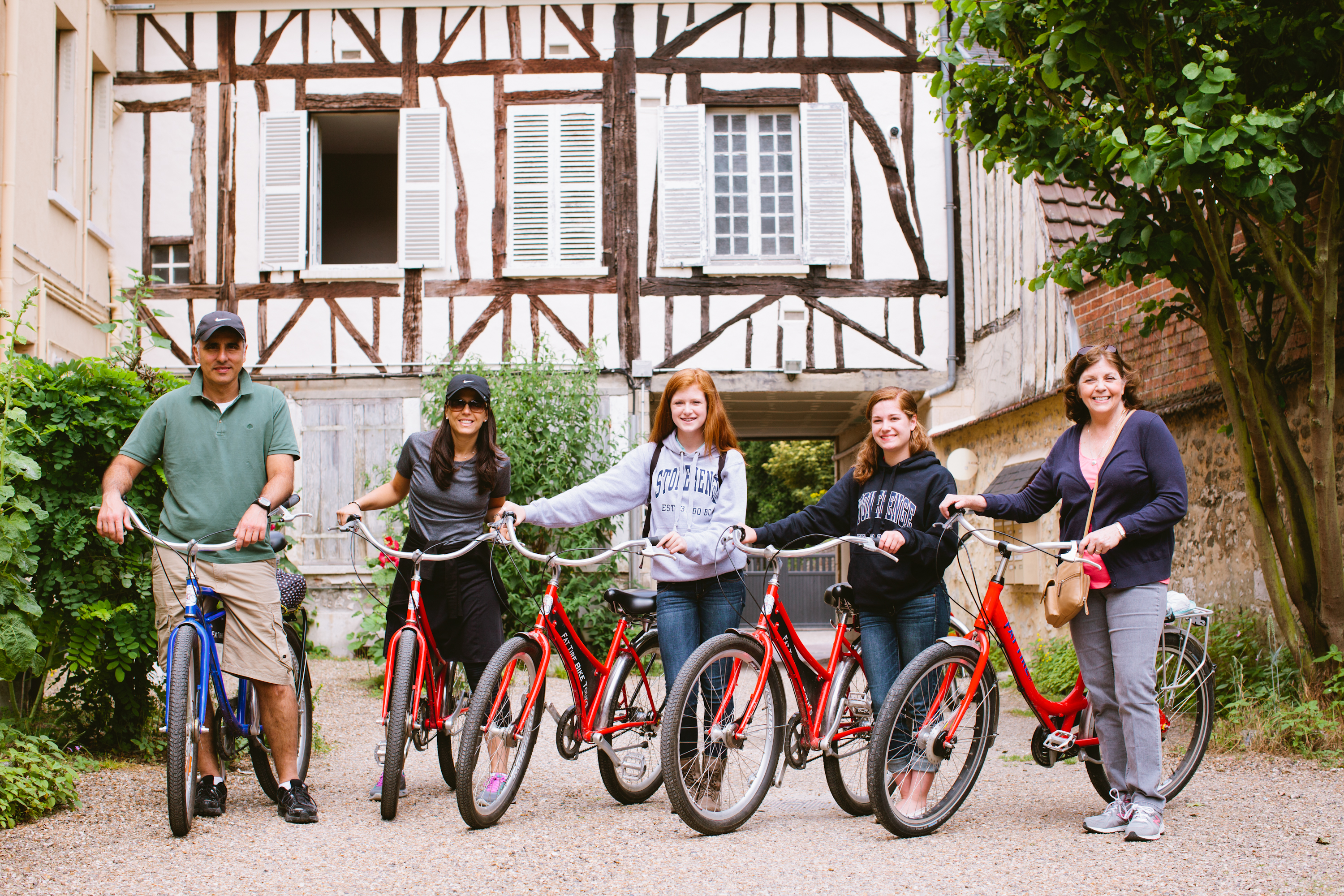 From Paris: Skip the Line Monet Gardens & Giverny Bike Tour with Market Picnic Stop
