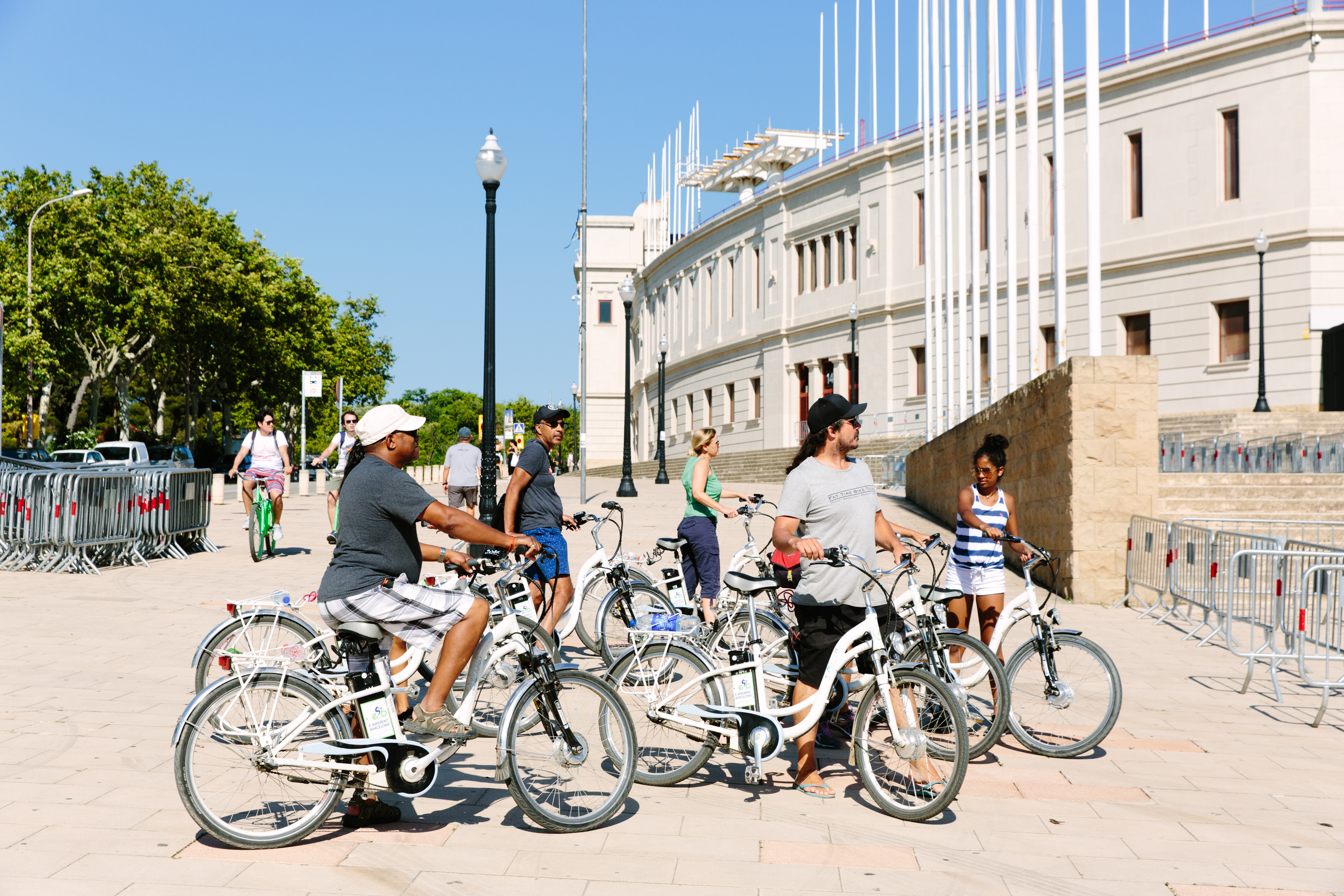 Scenic Barcelona E-Bike Tour: Montjuic Panoramic Views (German)